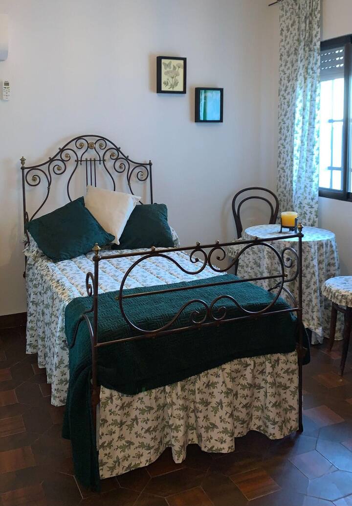 Chumba cha kulala 5 chenye kitanda kimoja na mwonekano wa mlango