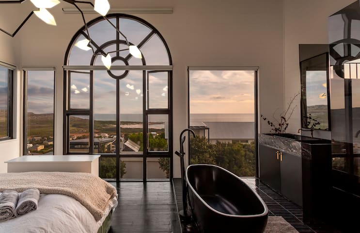 THE BLVCK HOUSE – Bespoke Mountain & Beach Villa