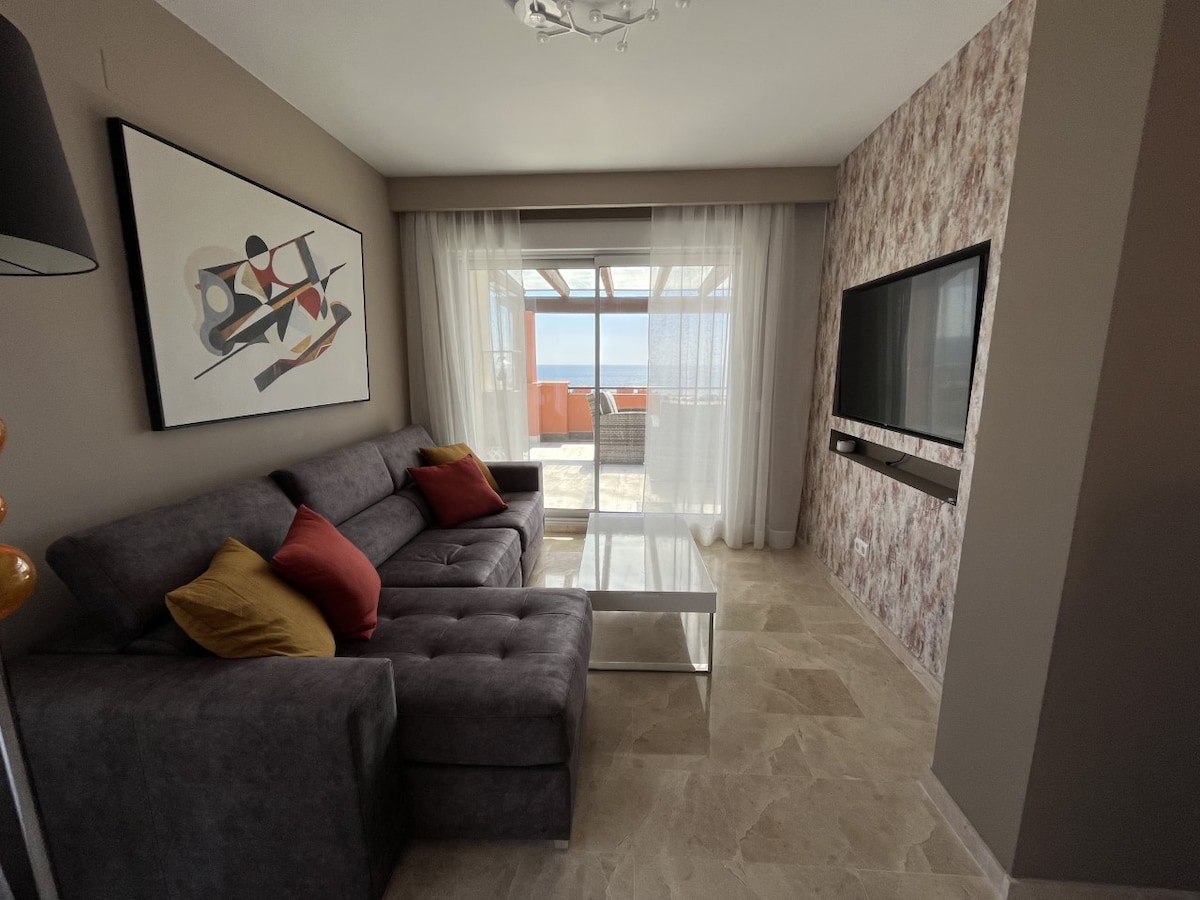 Annonce Airbnb populaire: Penthouse with stunning sea view terrace à Manilva