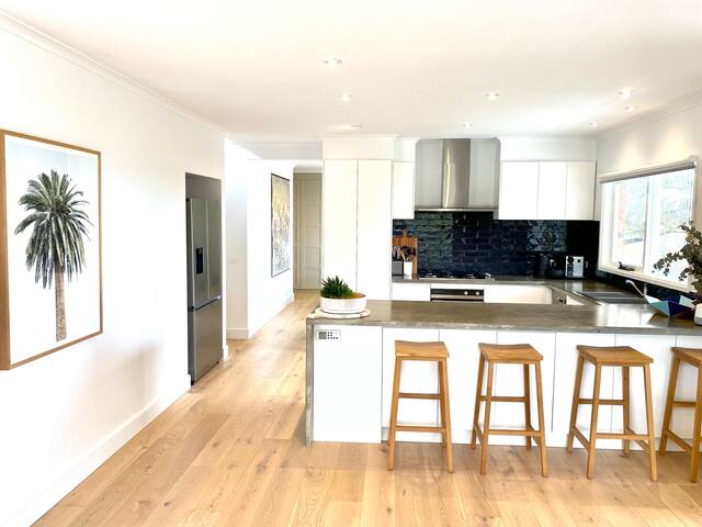 Coastal Family Haven w/ Pool Mornington Peninsula gallery image 3