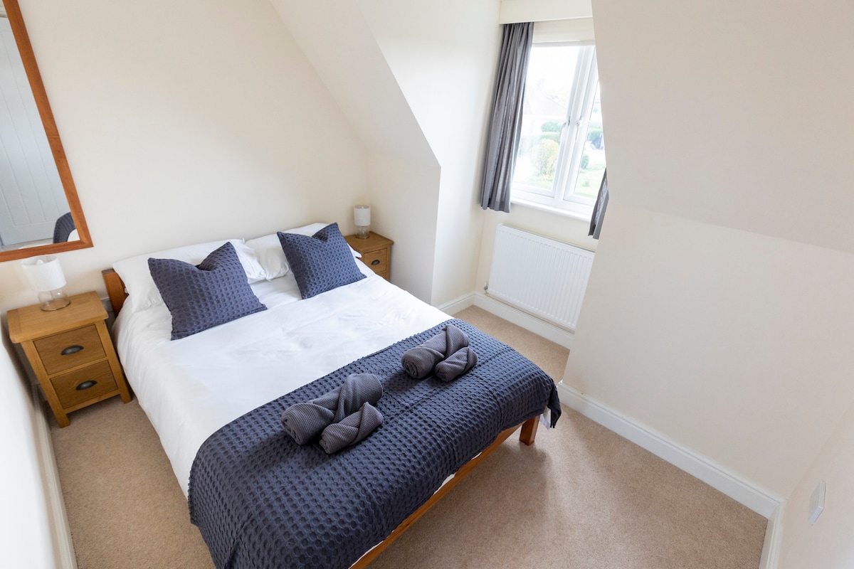 Bedroom 4: with double bed