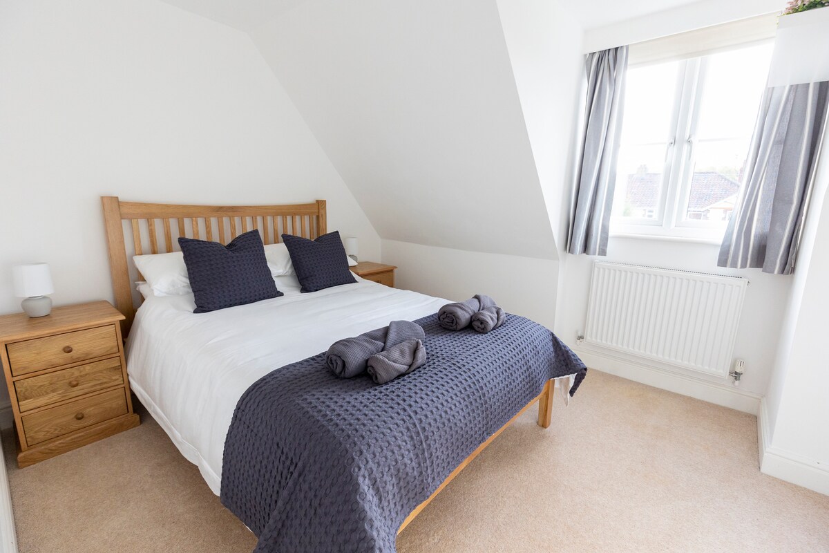 Bedroom 3: with double bed