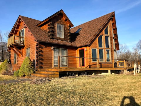 Lookout Lodge: hot tub & stunning views