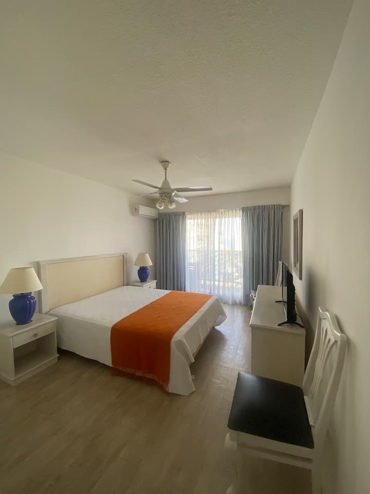 Beautiful apartment with beach service,swimming pool, gym. Serviced