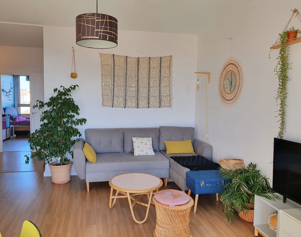 Top Airbnb: Croix-Rousse, stunning view of western Lyon à Lyon 4e Arrondissement