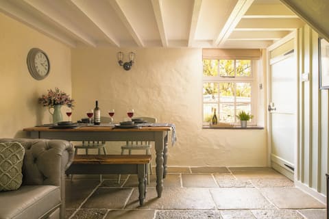 'The Wool Store' a delightful 2 bedroom cottage