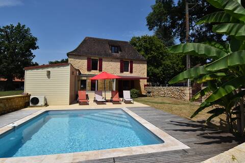 Lovely renovated cottage with private heated pool