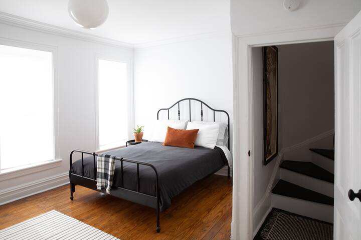 Historic NYC Townhouse in Landmarked District gallery image 3