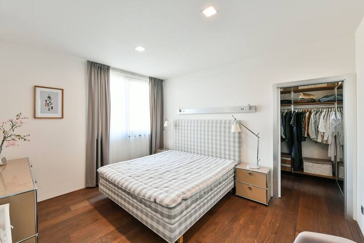 A Modern House with Garden close to Metro station gallery image 2