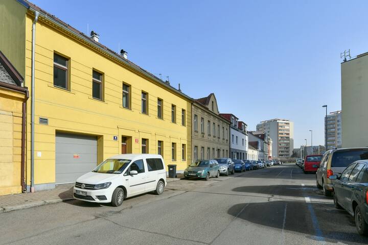 A Modern House with Garden close to Metro station gallery image 4