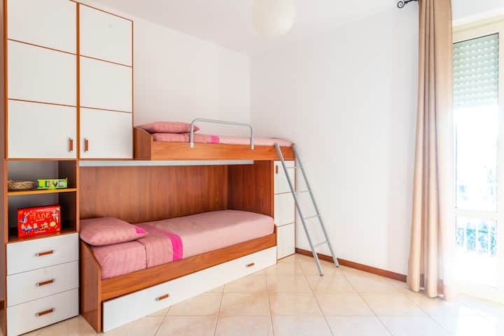 deuxième chambre avec trois couchages