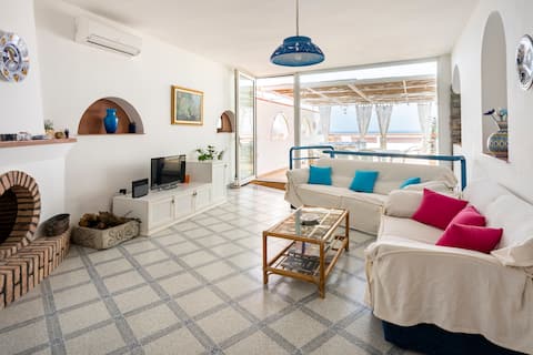 Proprietà Airbnb di successo: charming seaside accommodation with beach a Massa Lubrense