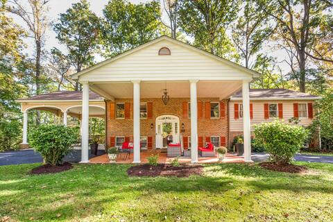 Secluded Yet Accessible 4 Bd/ 3Bth Country Retreat
