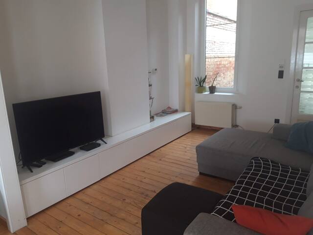 Ruim rijtjeshuis, met grote tuin in Antwerpen. gallery image 4