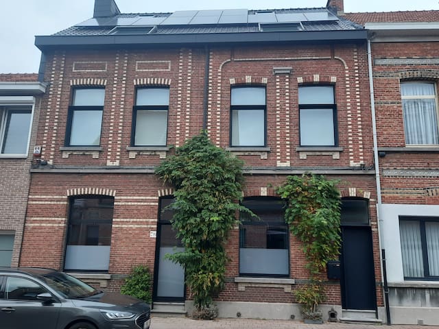 Ruim rijtjeshuis, met grote tuin in Antwerpen.