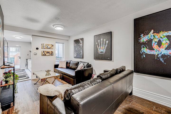 King West Village Charming Casa Willow Sleeps 14 gallery image 5