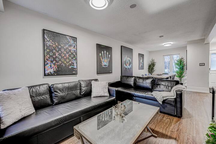 King West Village Charming Casa Willow Sleeps 14 gallery image 2