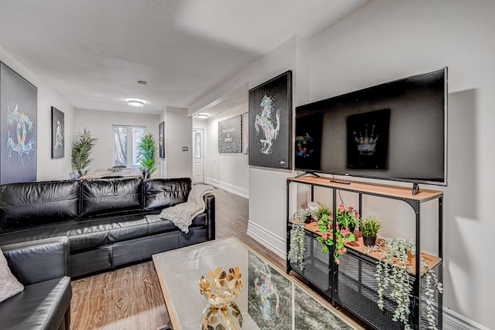 King West Village Charming Casa Willow Sleeps 14