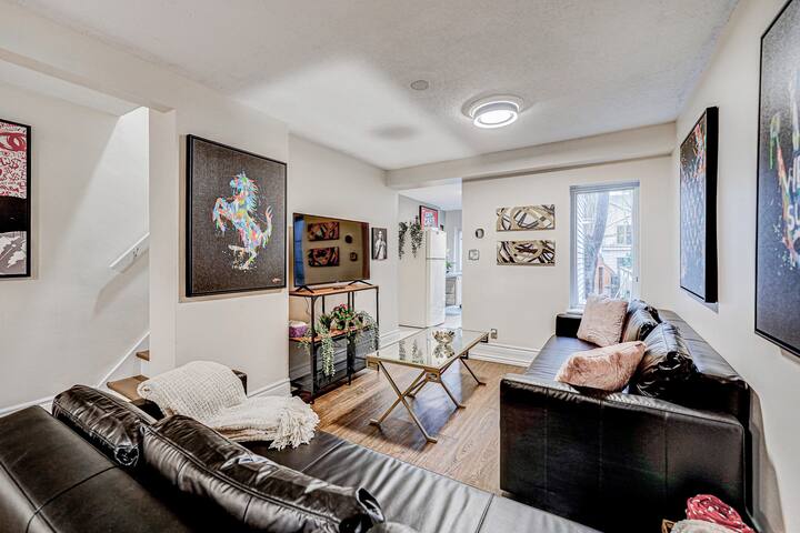 King West Village Charming Casa Willow Sleeps 14 gallery image 3