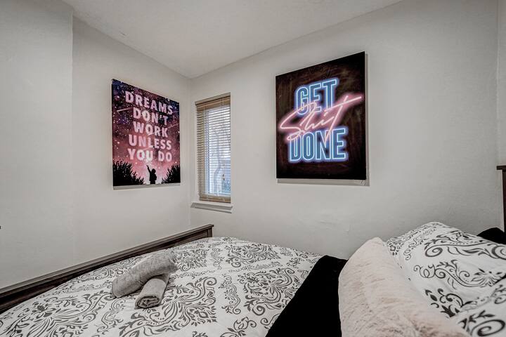 King West Village Charming Casa Willow Sleeps 14 gallery image 4