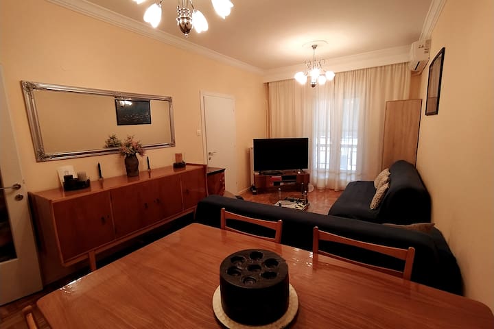 Cozy three BDRMS central APT at five Filippou str