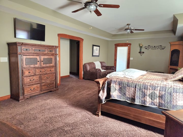 Yellowstone Master Suite