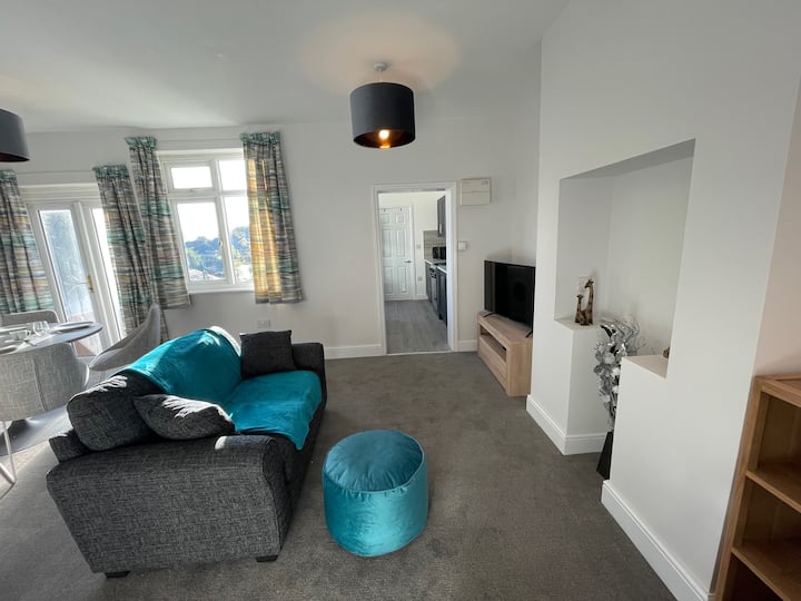 Two Bedroom Flat In Epsom Surrey - Kingston upon Thames