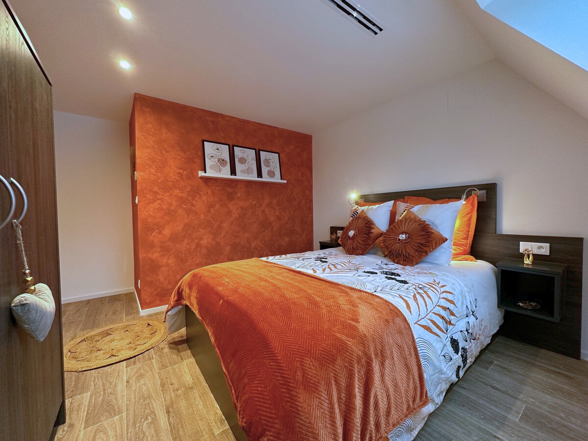 ห้องนอนที่สองพร้อมตู้เก็บของ