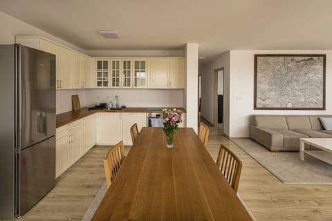 Large beautiful apartment with a terrace and garage parking