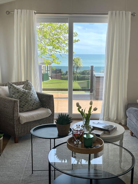 Popular Airbnb listing: Stella Maris Brixham-Riviera Bay Coastal Retreat in Brixham