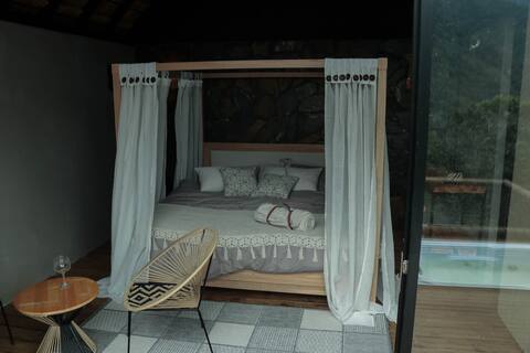 BIAKA Almirajo luxury cabin with a beautiful view.