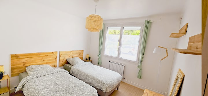 Bedroom 2 single beds with dressing room