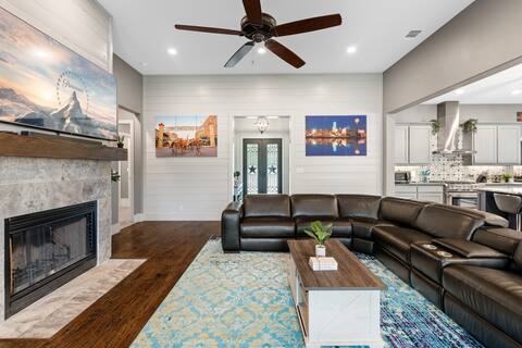 5BR Spacious Luxury Retreat | Jacuzzi | Gameroom!