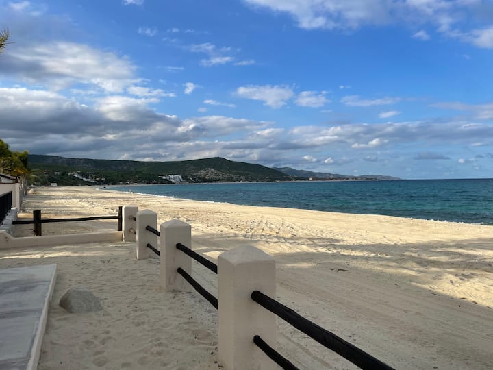 Villa Marlin Beachfront private & safe apartment Vacation homes for