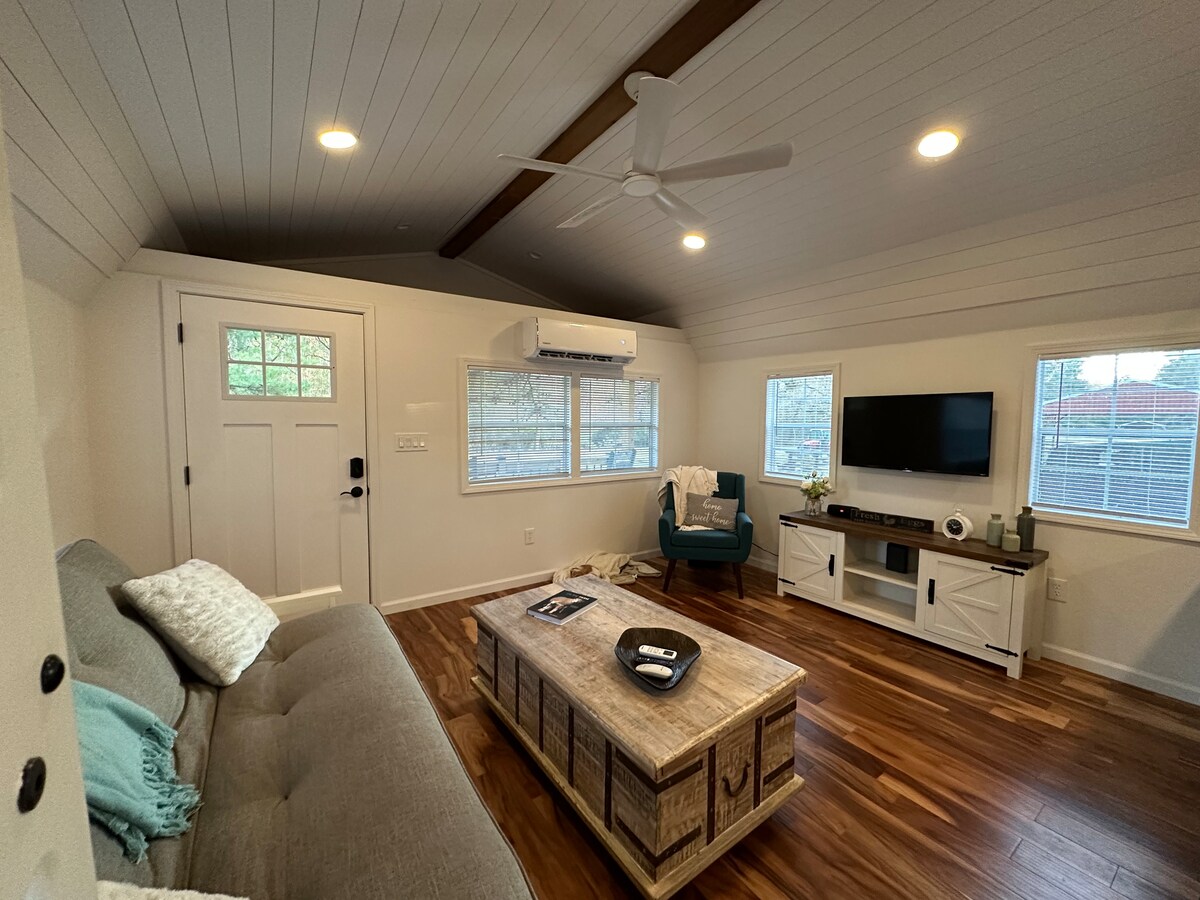 Top Airbnb: Farmhouse Tiny Home in Marietta in Marietta
