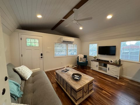 Top Airbnb: Farmhouse Tiny Home in Marietta in Marietta