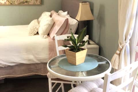 Top performing Airbnb: Cozy studio private entrance and courtyard. in City Of Launceston