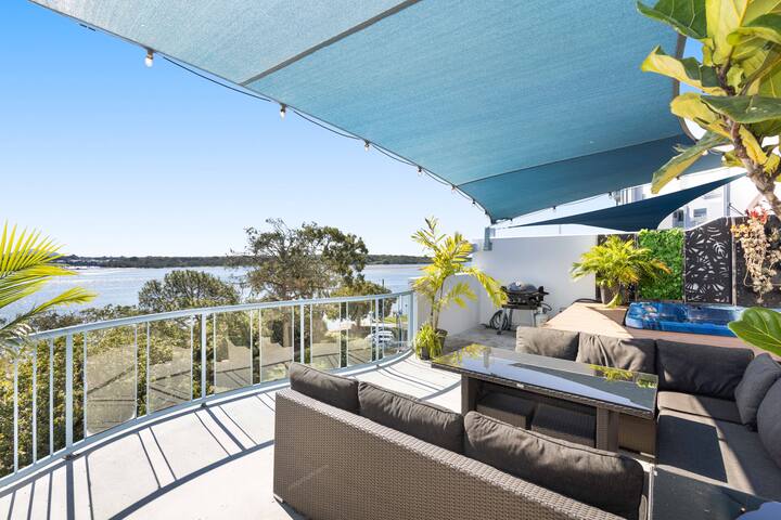 Relaxing Waterfront: Private Rooftop: Super views gallery image 2