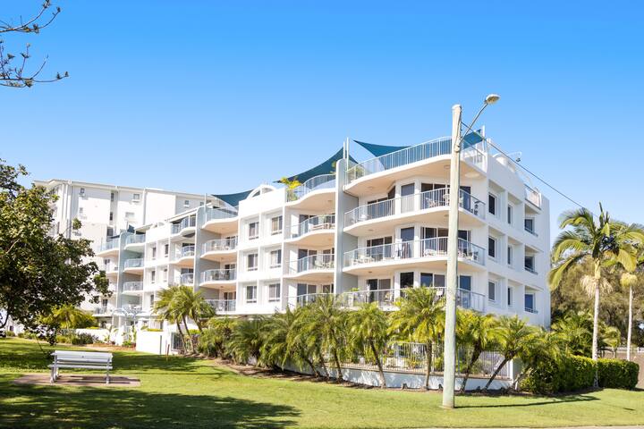 Relaxing Waterfront: Private Rooftop: Super views gallery image 3