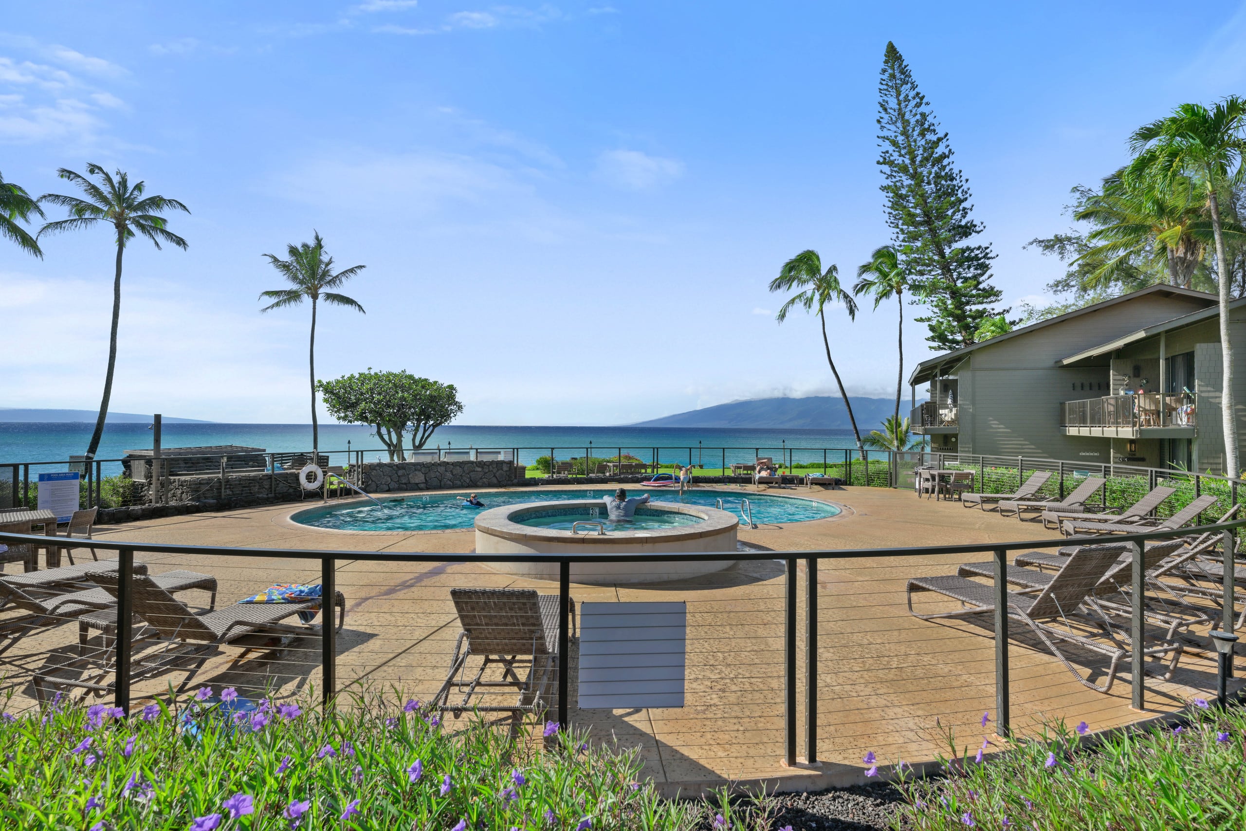 Condo in Lahaina · ★4.9 · 2 bedrooms · 3 beds · 2 baths - Image 16