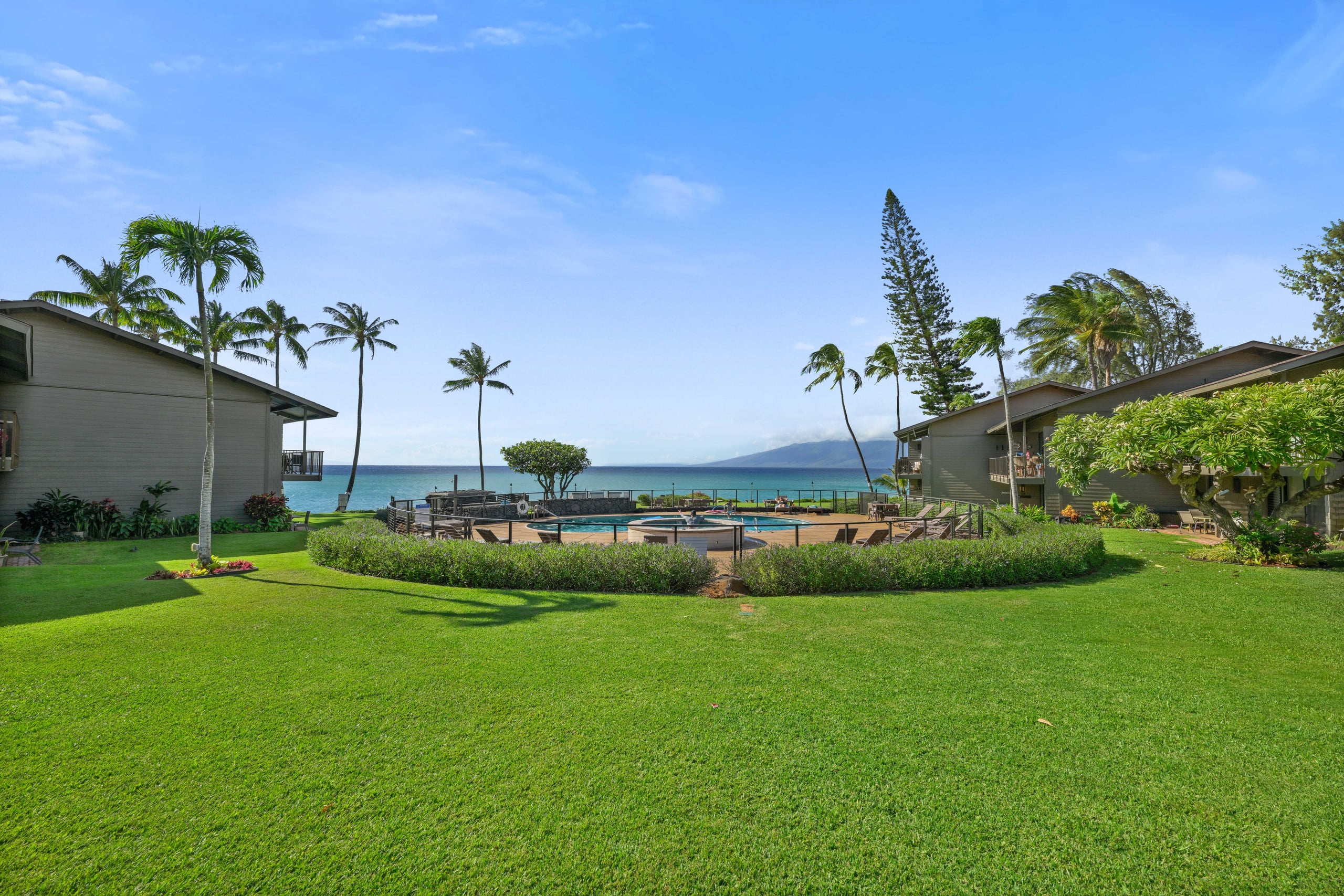 Condo in Lahaina · ★4.9 · 2 bedrooms · 3 beds · 2 baths - Image 8