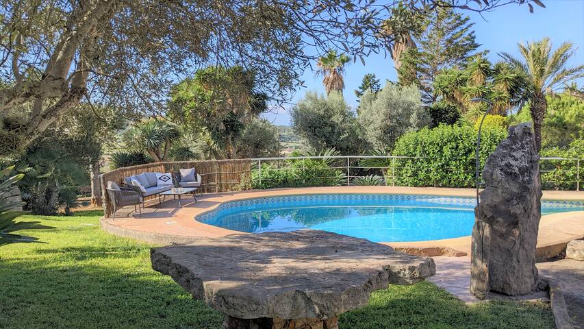 Fantastic, quiet finca with pool near Santanyi