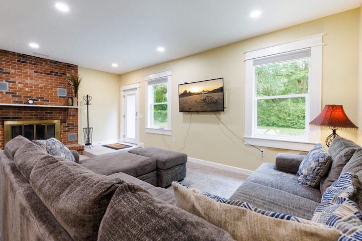 Great Location And Newly Renovated! - DeLand, FL