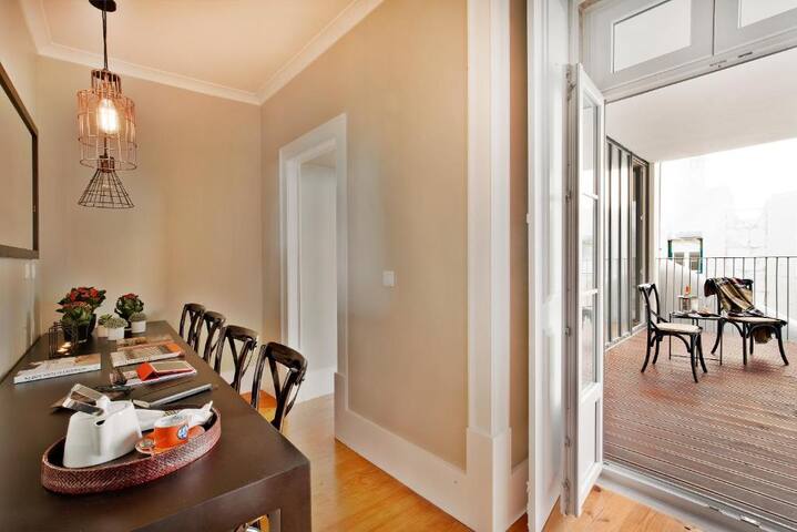 NEW! Downtown Apt Terrace T2 | LIFT by LFS gallery image 3