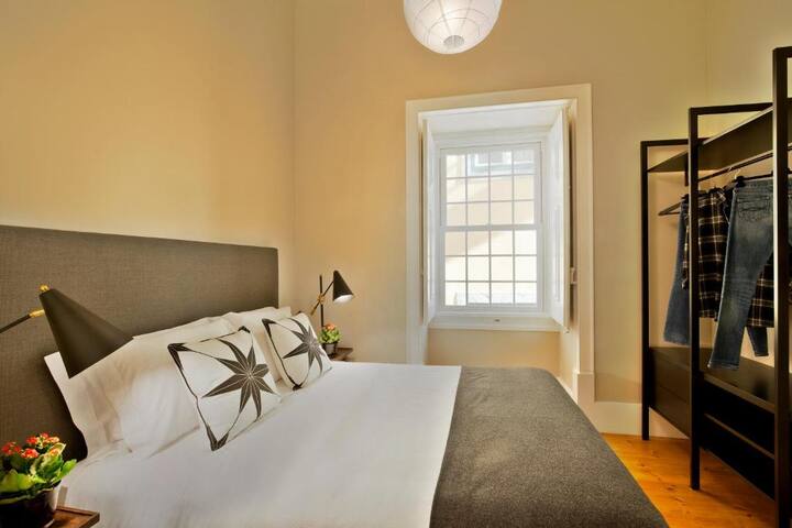 NEW! Downtown Apt Terrace T2 | LIFT by LFS gallery image 5