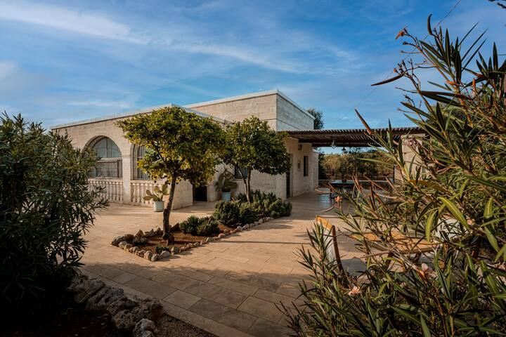 Villa Ostuni ONE mit Pool, Gästehaus & Glamping