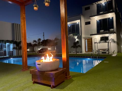 Cheerful five bedroom villa with pool