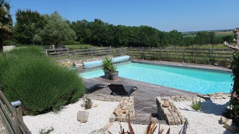 Villa Taru stunning views and heated pool