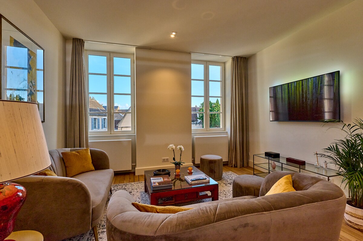 Annonce Airbnb populaire: Montagnon 4* Les Suites du Palais – Private parking à Nevers