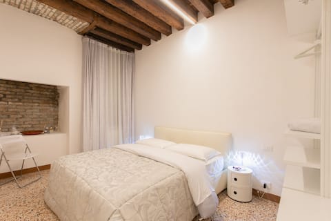 Successful Airbnb property: Sweet Dreams near RialtoBridgeGA in Venezia